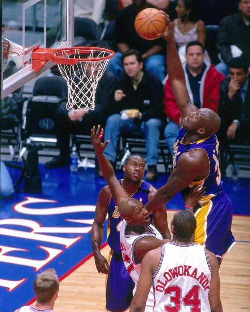 夹击持球